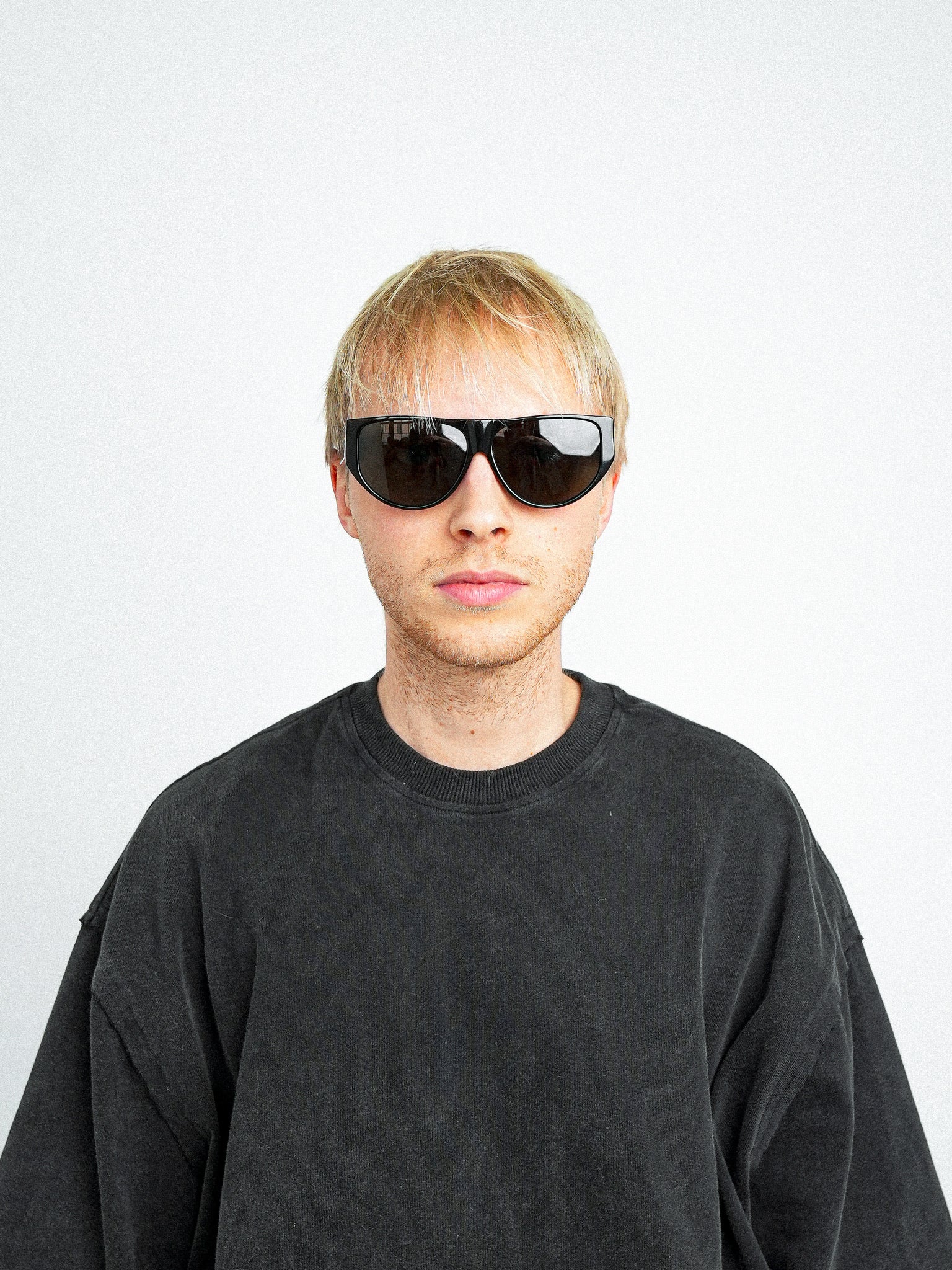 DRAPED SUNGLASS