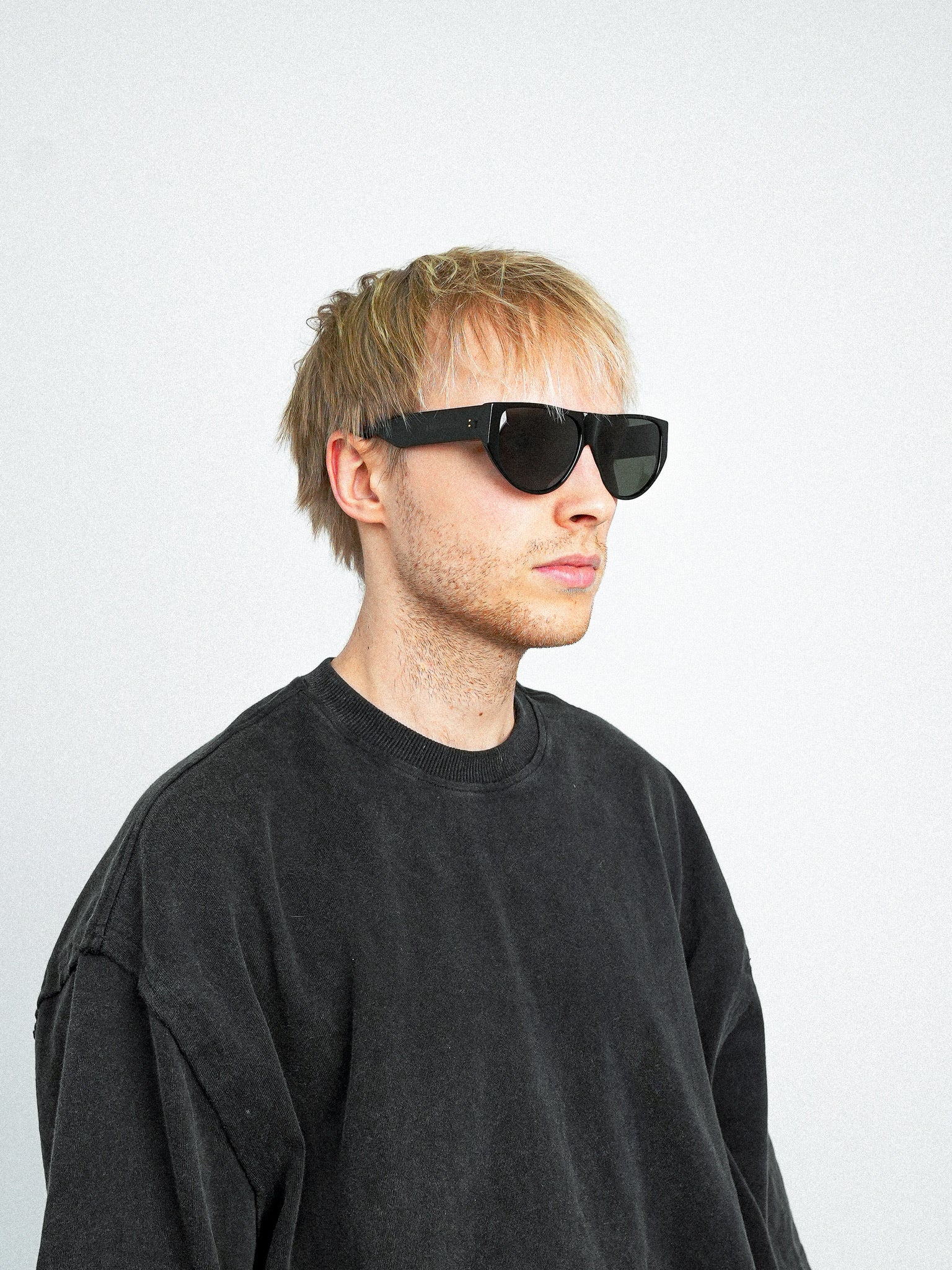 DRAPED SUNGLASS