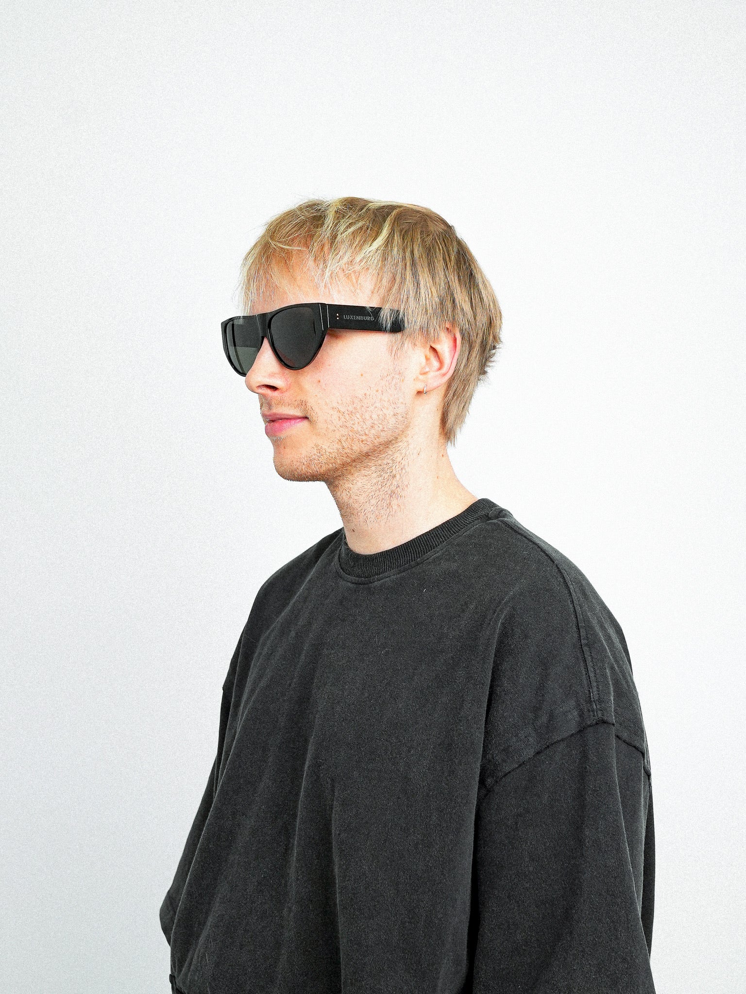 DRAPED SUNGLASS